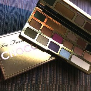 Too Faced Chocolate Gold eyeshadow palette
